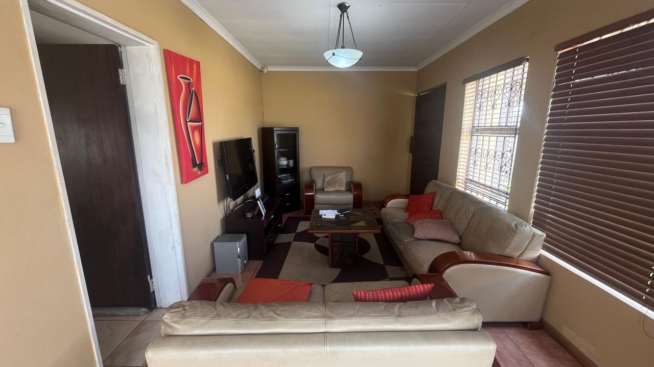 Photo 6 of 27