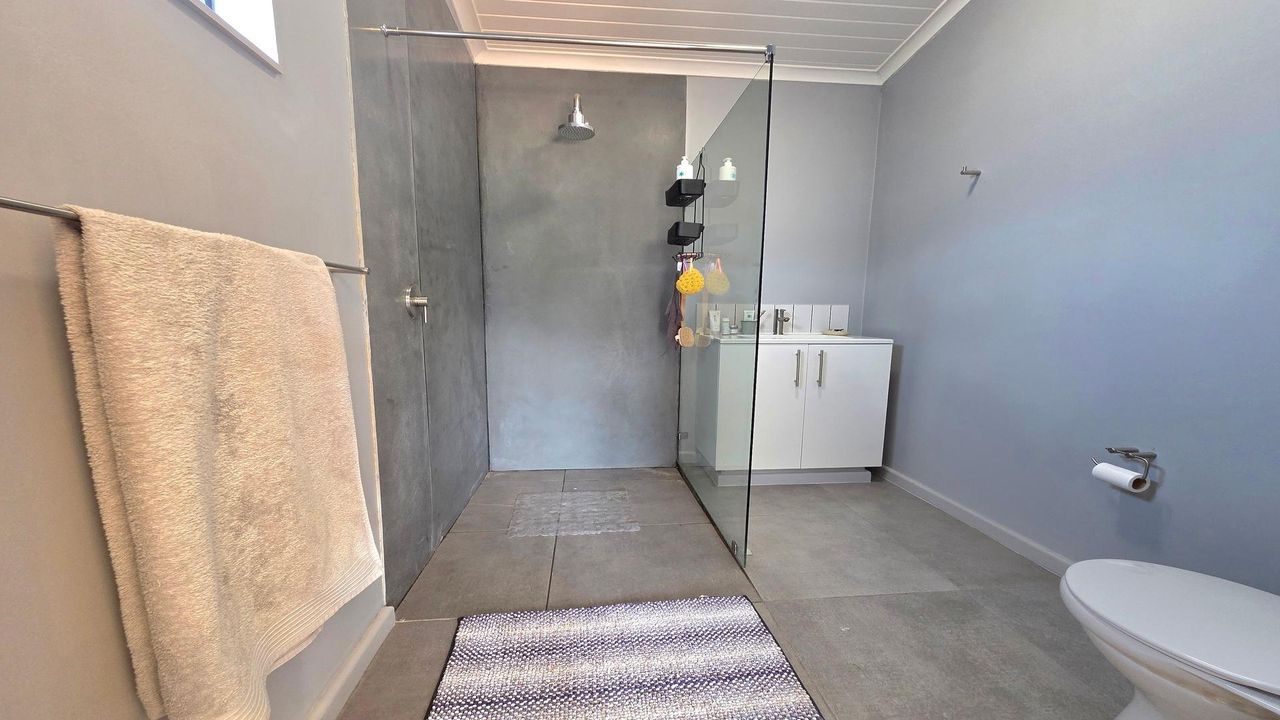 Photo 15 of 33