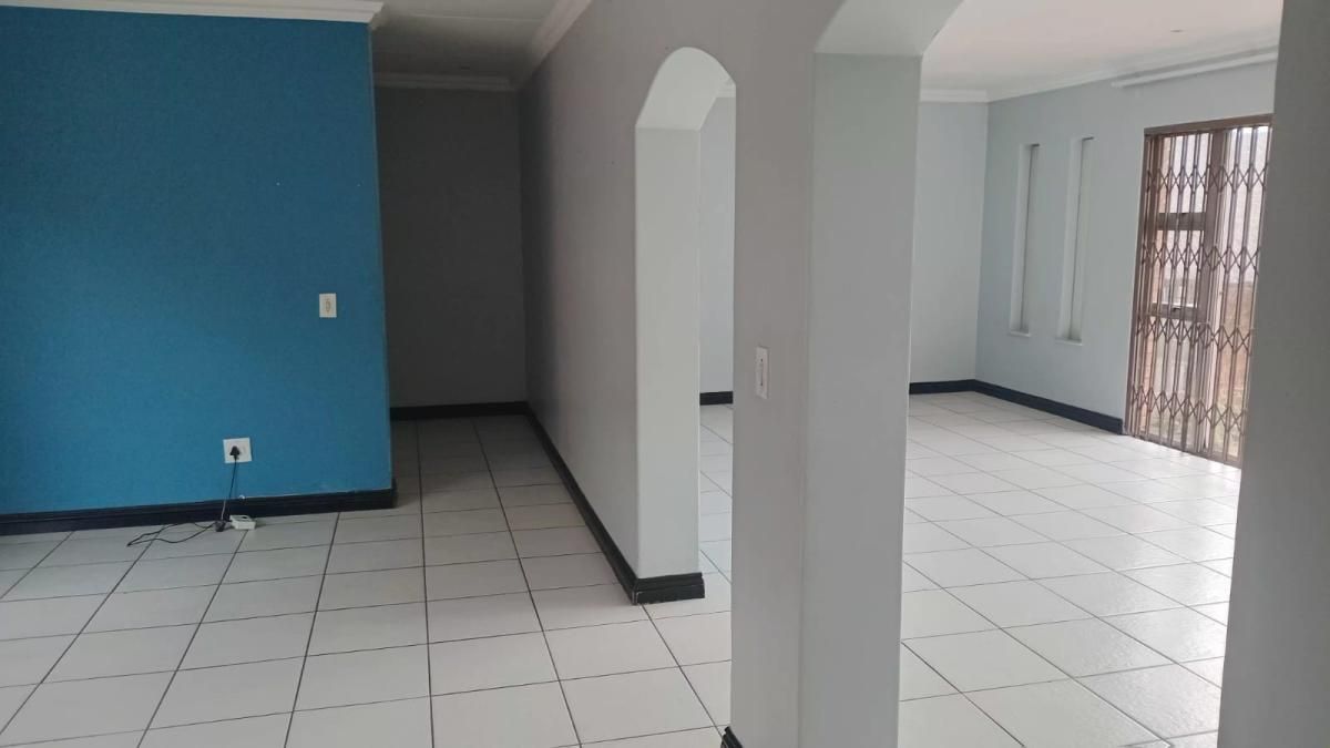 Photo 22 of 36