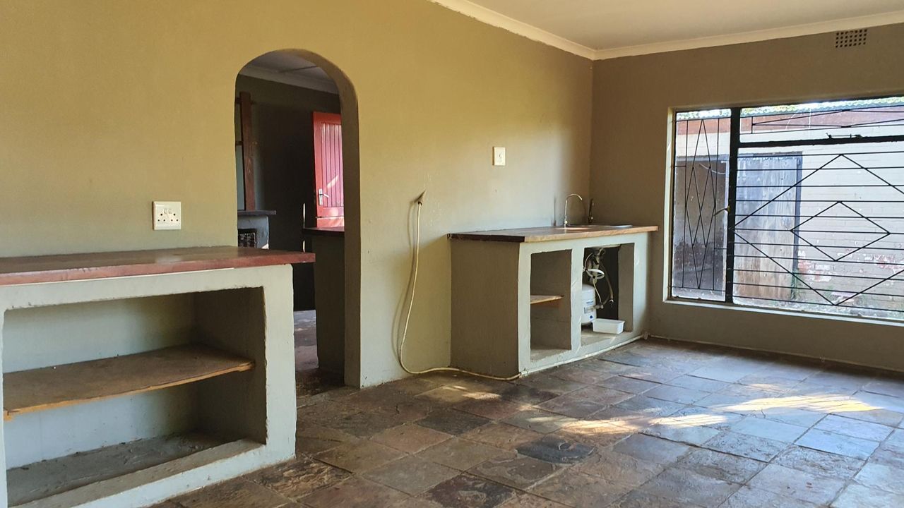 Photo 15 of 23