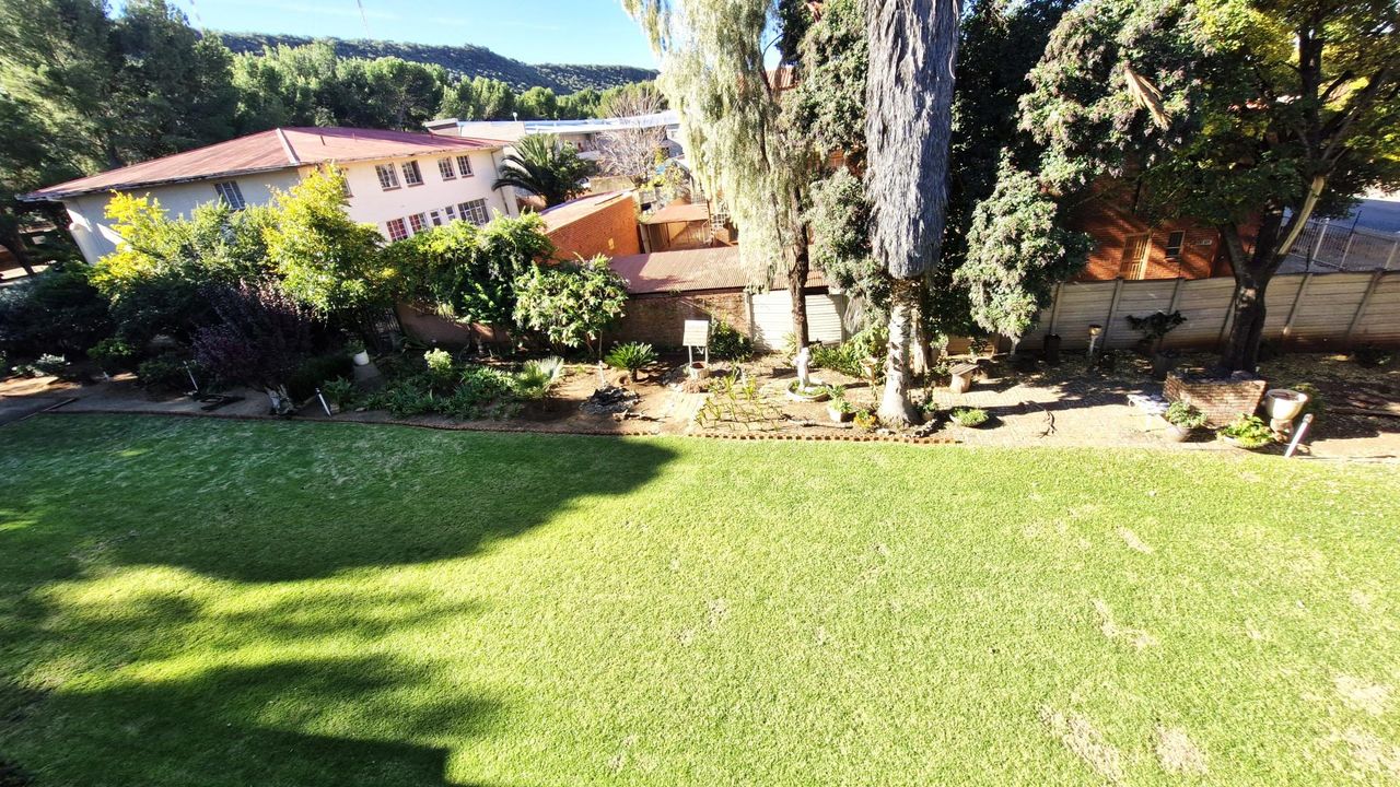 Photo 14 of 18