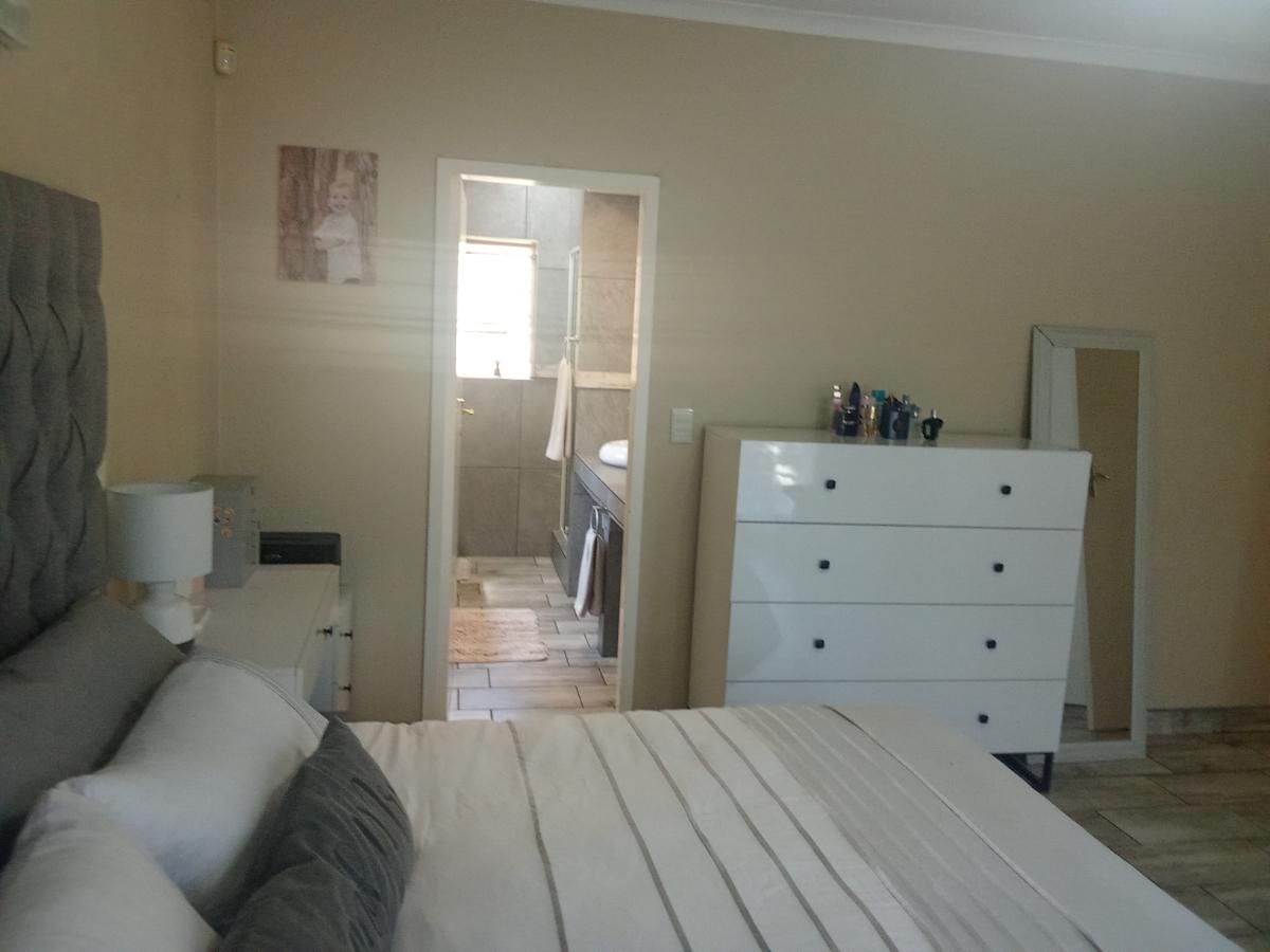 Photo 11 of 25