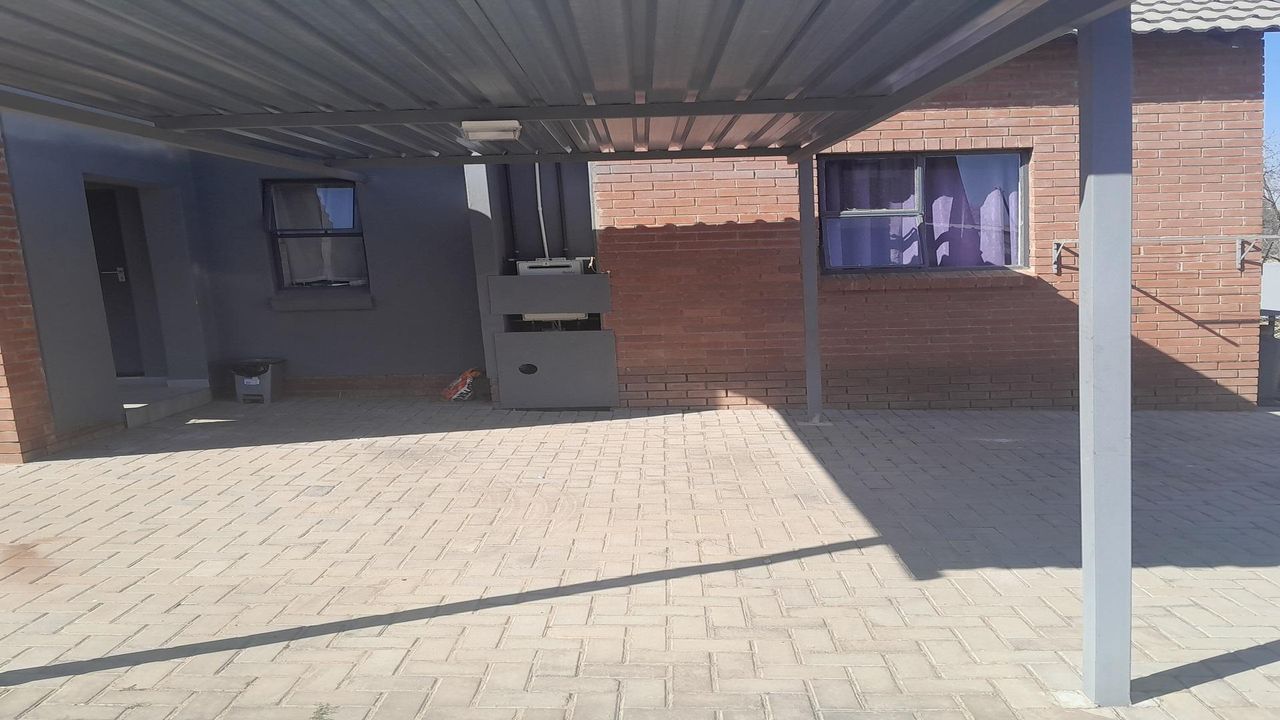 Photo 14 of 16