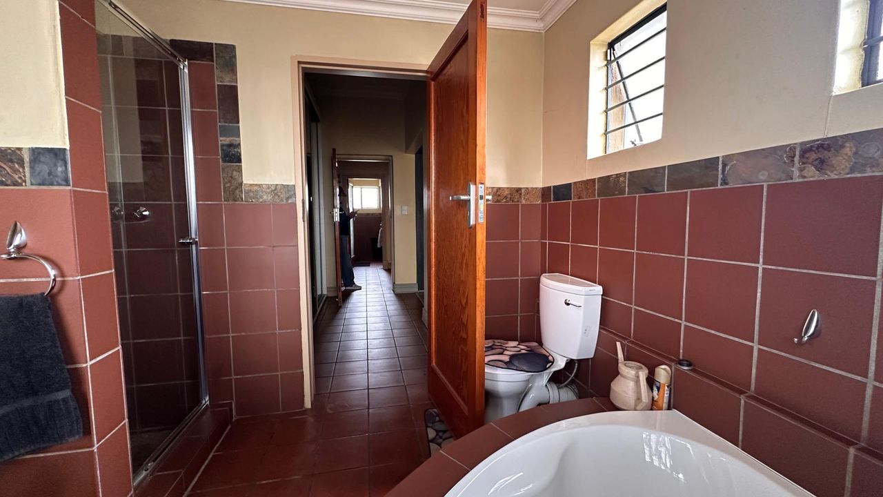 Photo 18 of 29