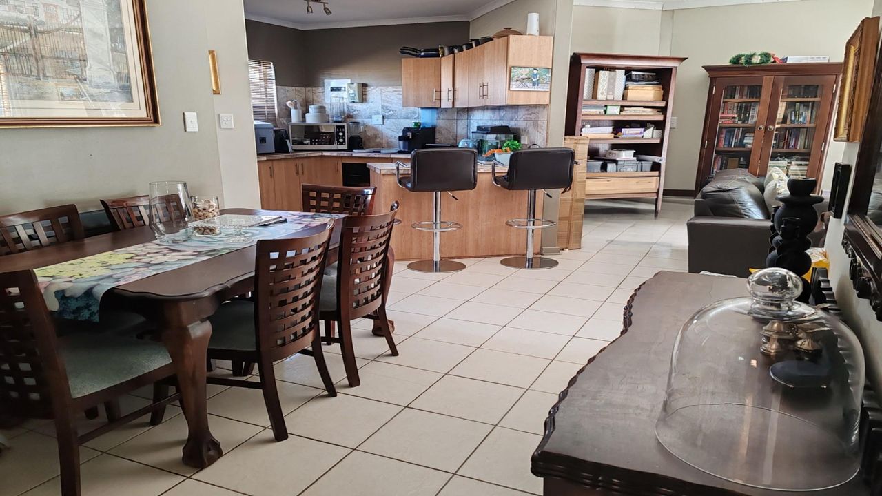 Photo 17 of 27