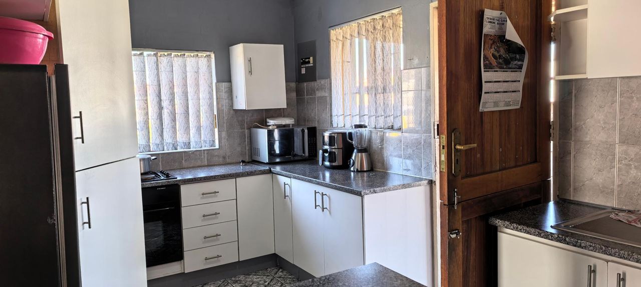 Photo 8 of 15