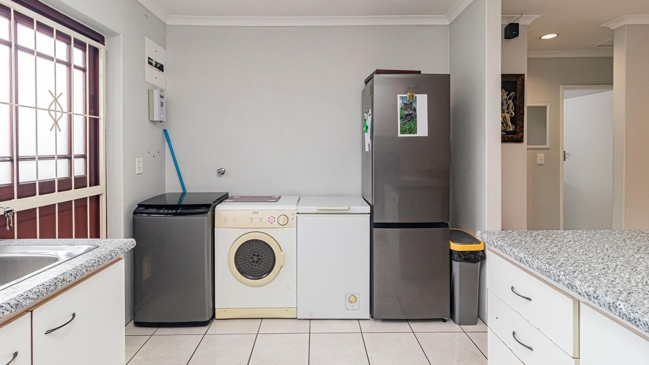 Photo of 2 Bedroom house for sale in Oakglen, Bellville