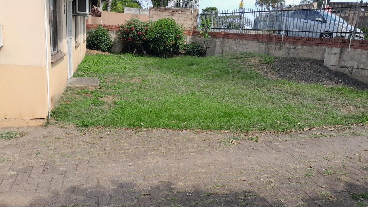 Photo 8 of 20