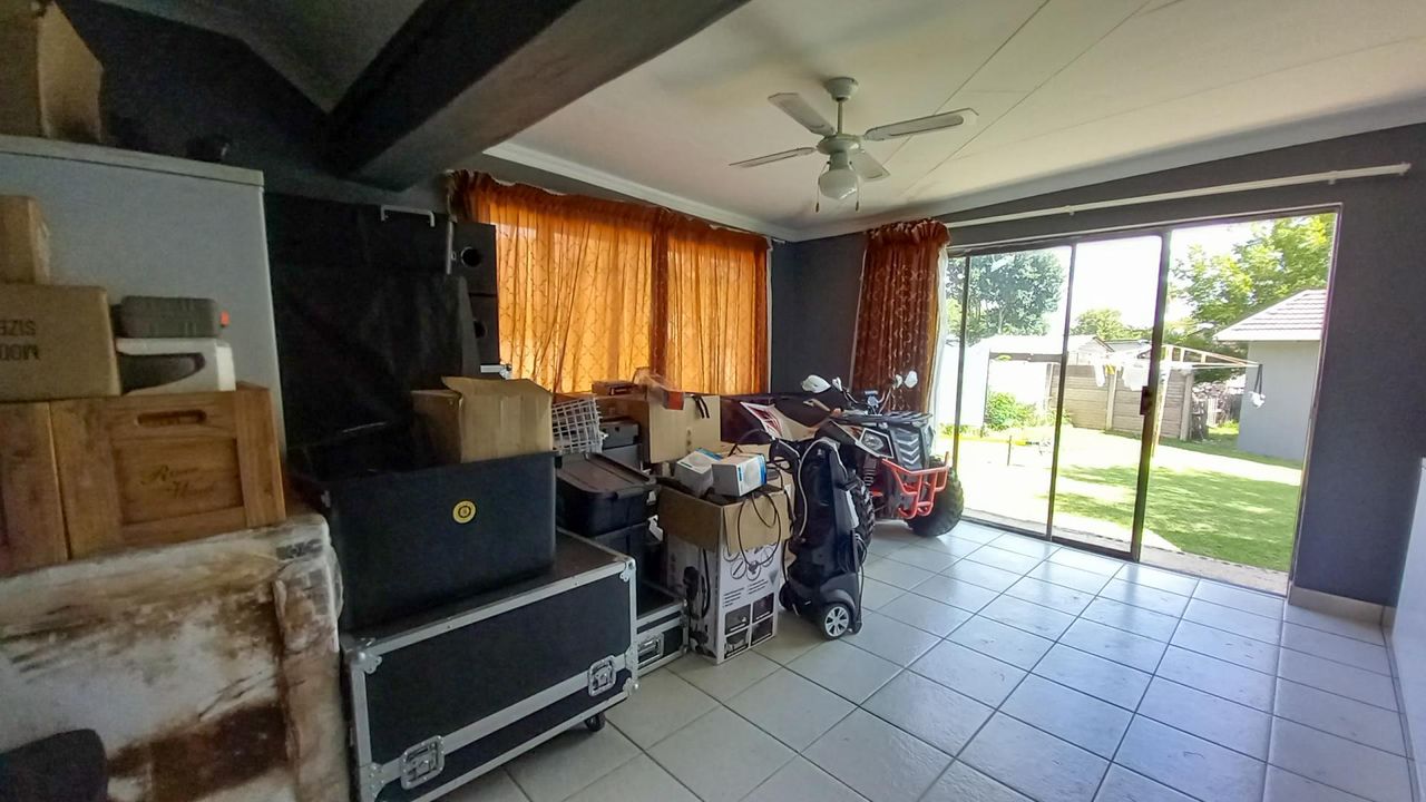 Photo 14 of 29