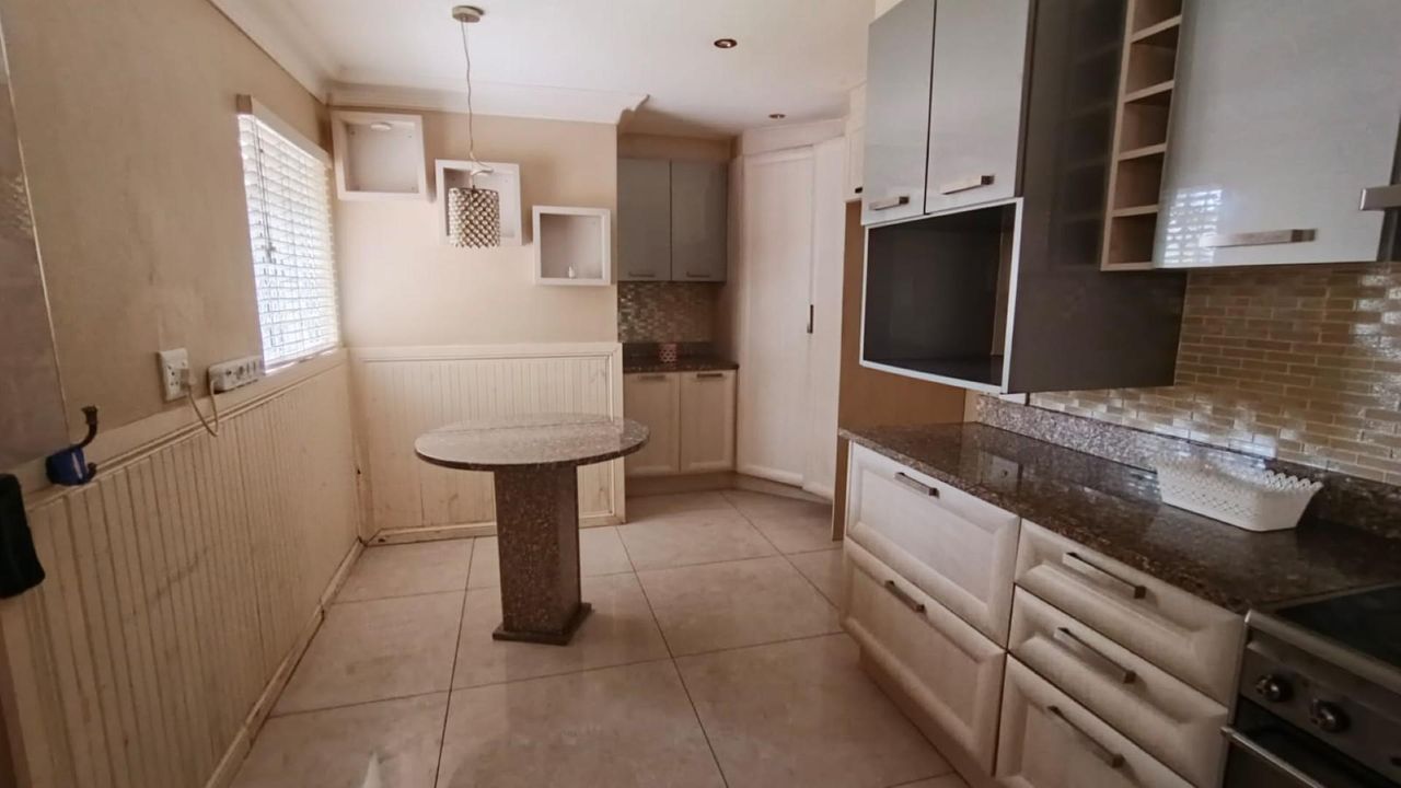 Photo 8 of 22