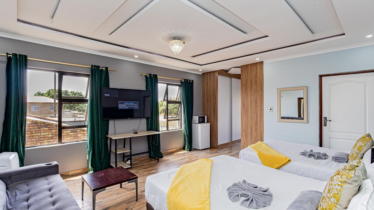 Photo 15 of 32