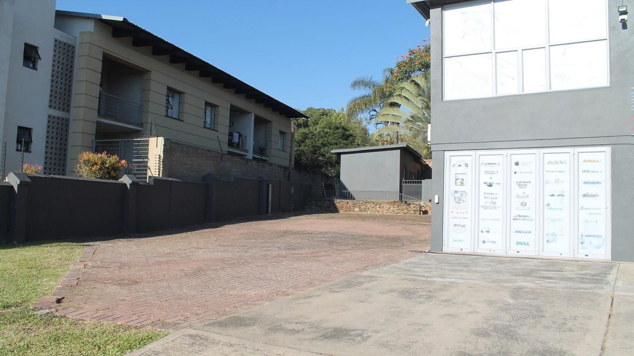 Photo 4 of 34
