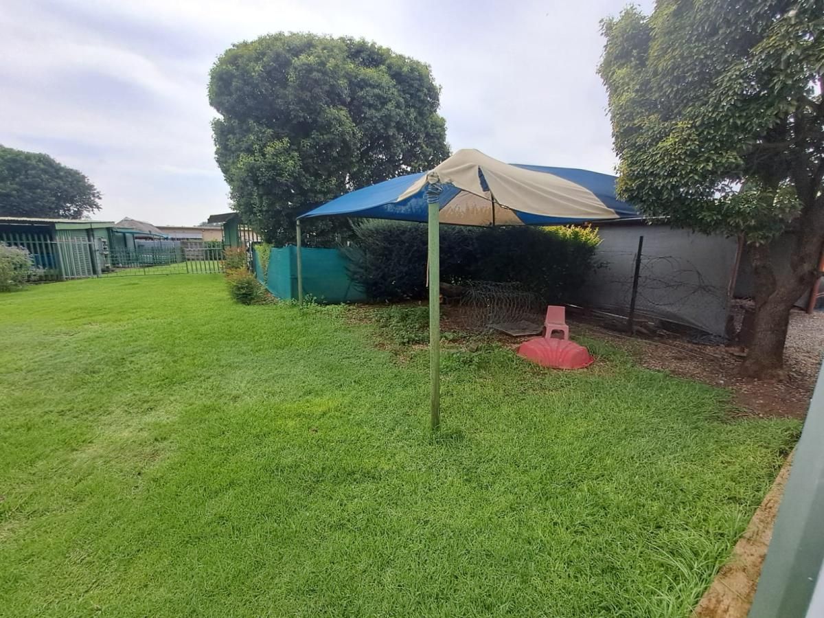 Photo 15 of 32