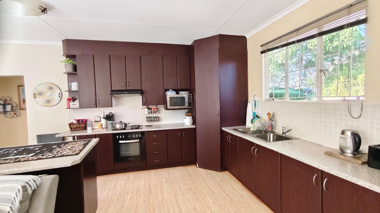 Photo of 6 Bedroom house for sale in Pellissier, Bloemfontein