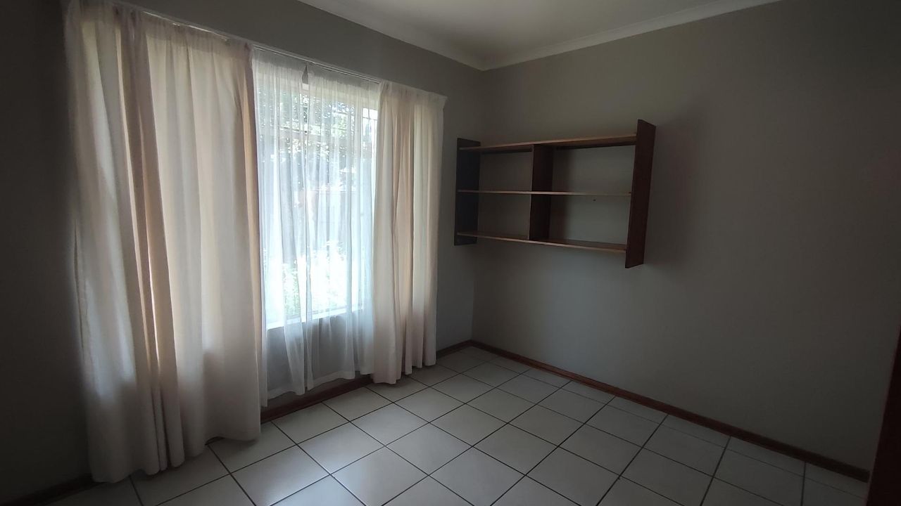 2 Bedroom townhouse - sectional to rent in Langenhovenpark, Bloemfontein