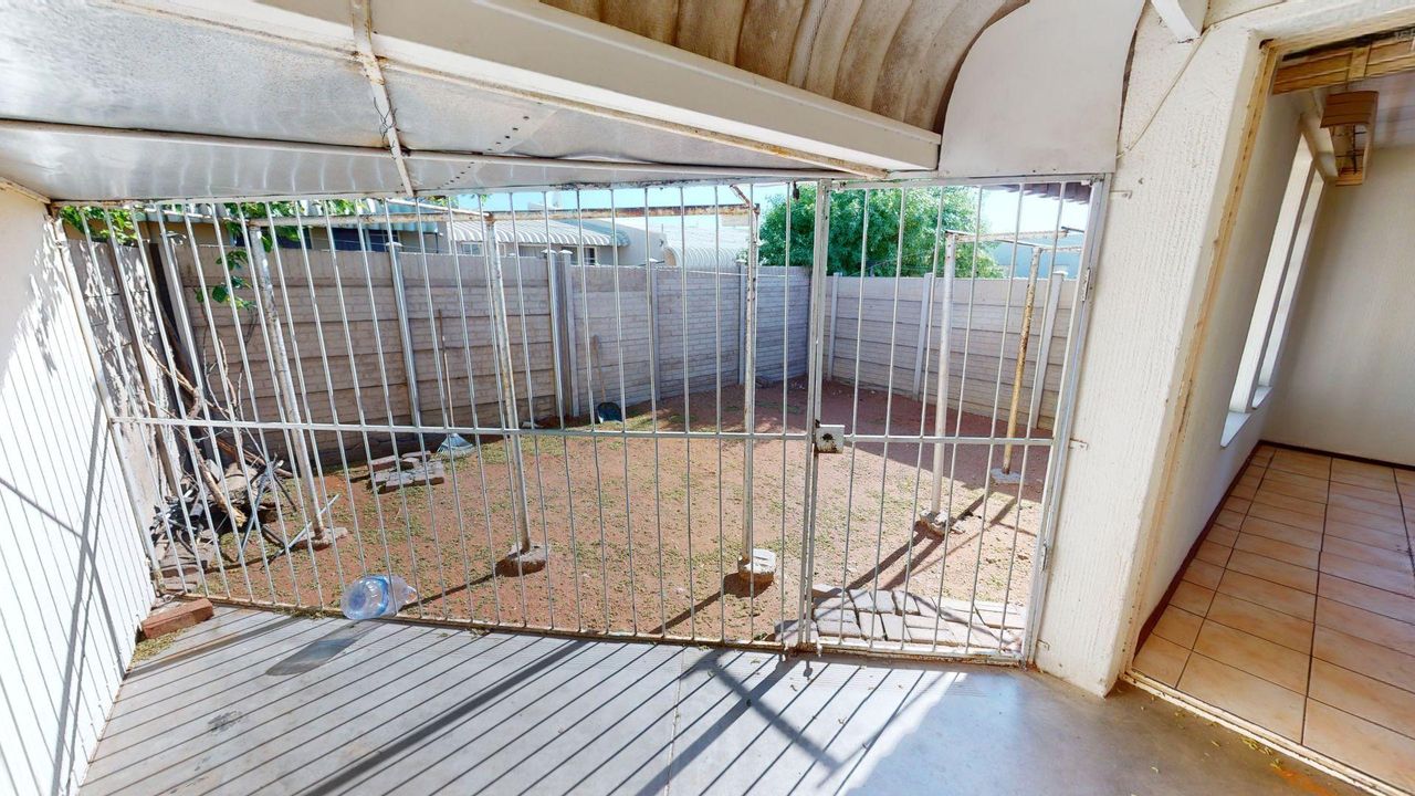 Photo 4 of 26