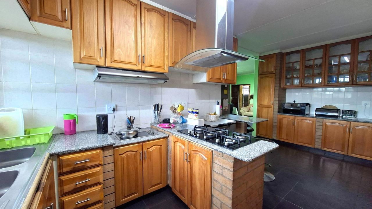 Photo of 4 Bedroom house for sale in Lenham, Phoenix