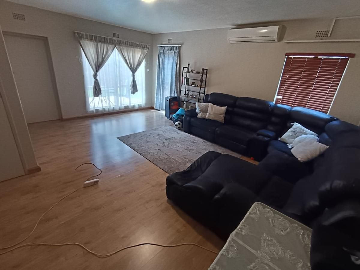 Photo 16 of 30
