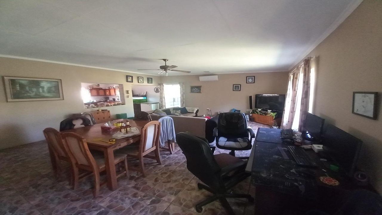 Photo 11 of 34