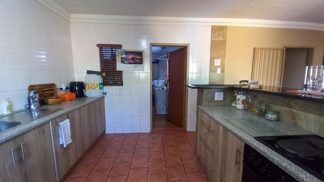 Photo 10 of 28