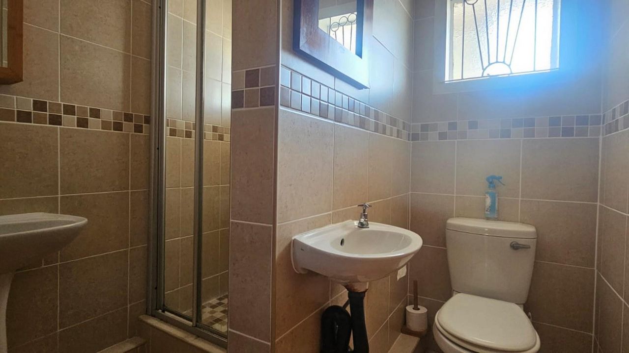 Photo 21 of 25
