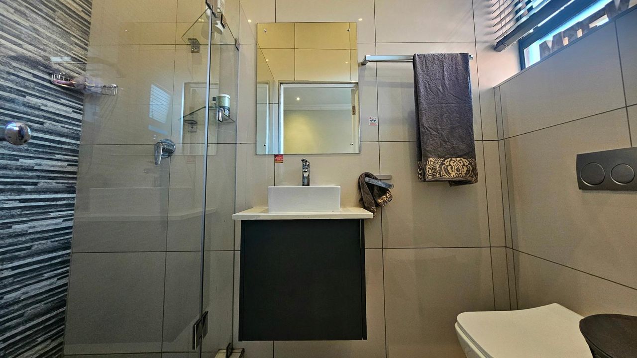 Photo 20 of 27