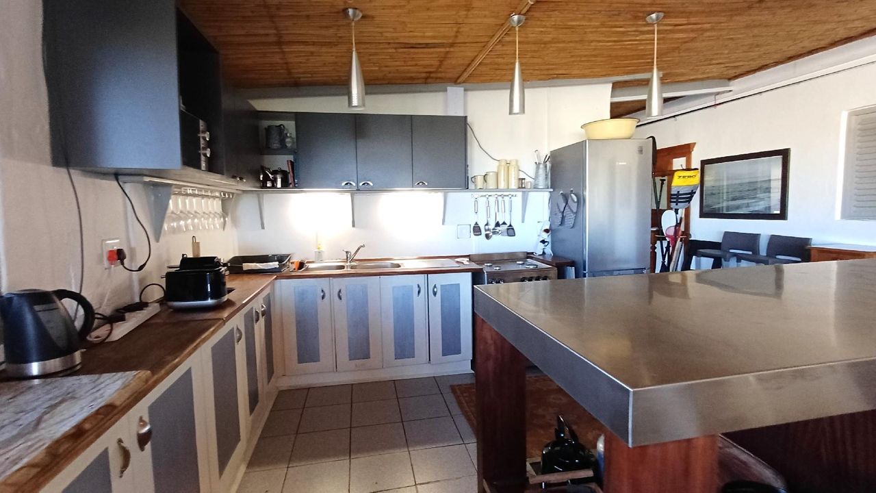Photo 10 of 27