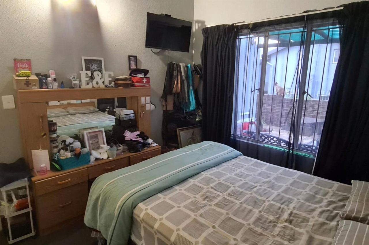Photo 13 of 27