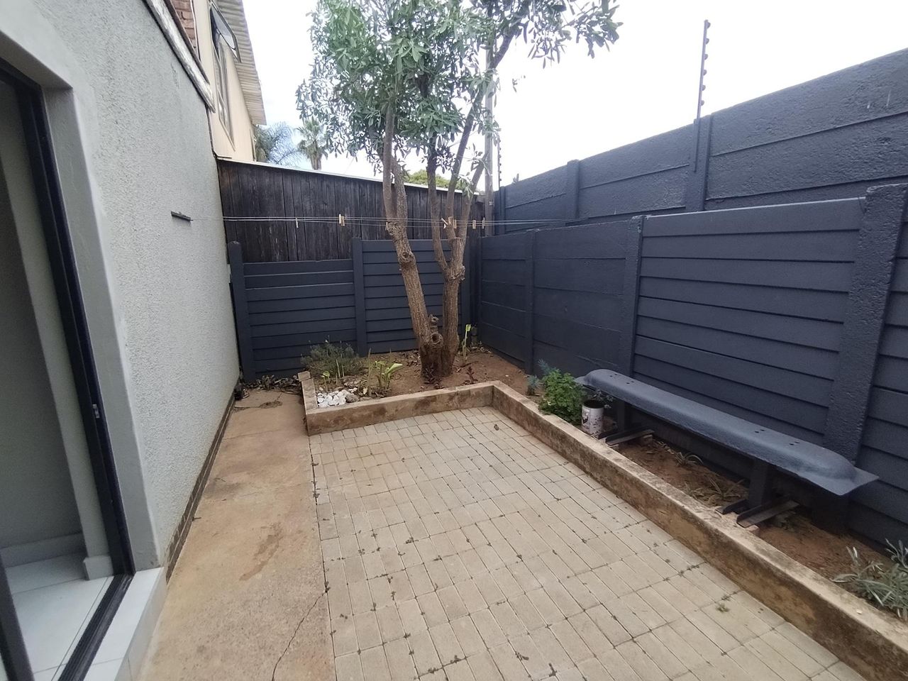 Photo 16 of 17