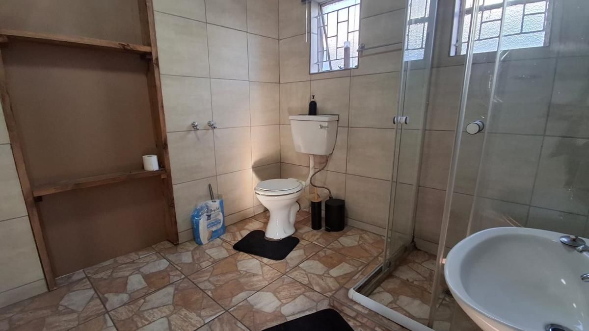 Photo 20 of 24