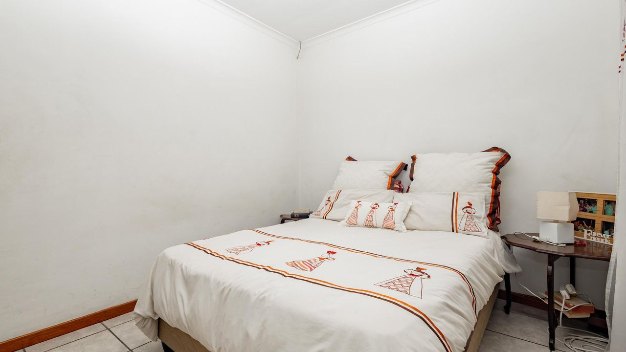 2 Bedroom house for sale in De Kuilen, Kuils River