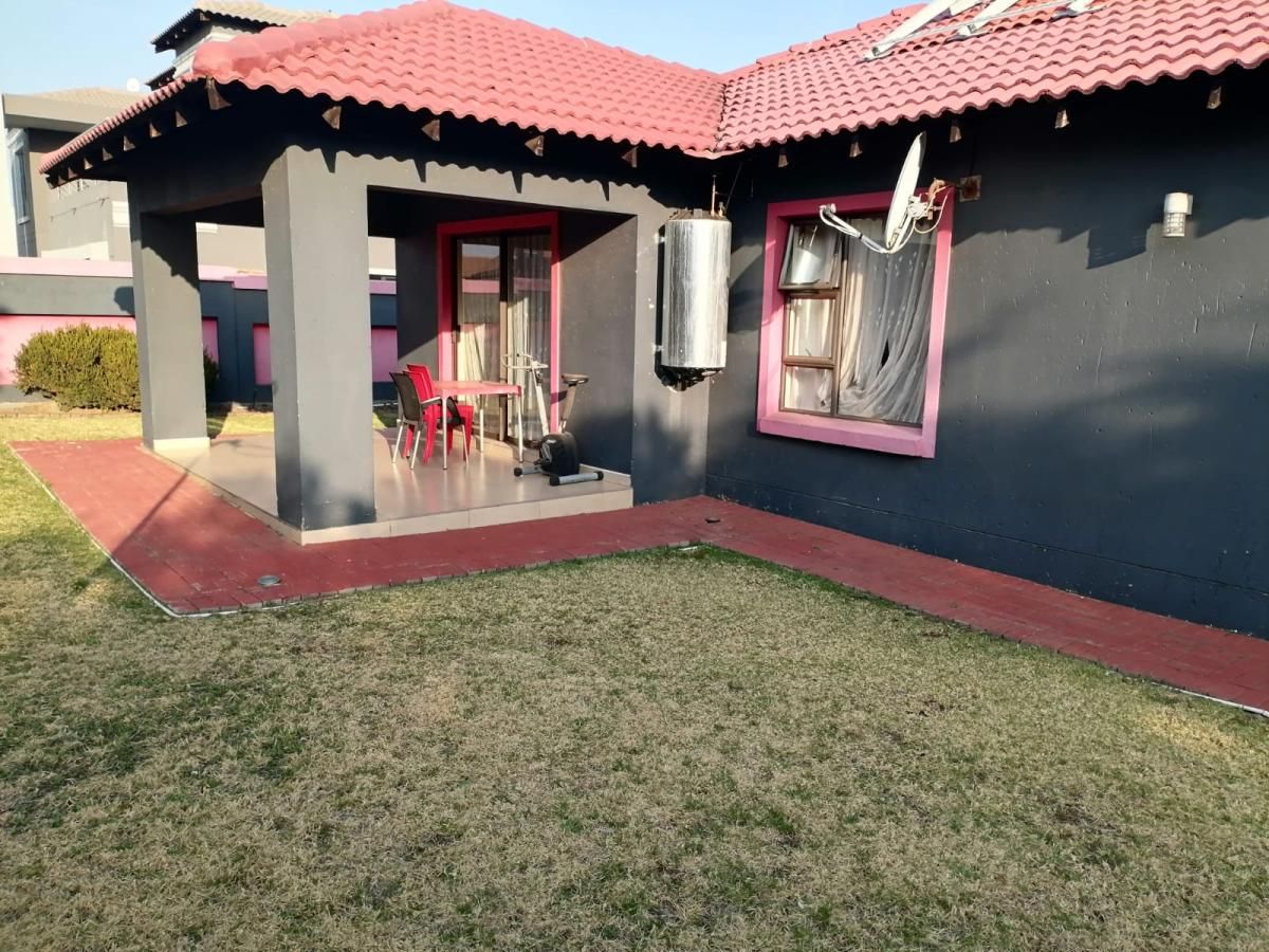 Photo 16 of 21