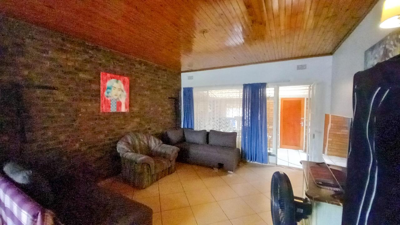 Photo 13 of 20