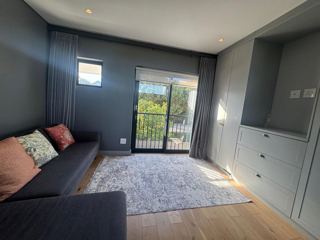 3 Bedroom duplex townhouse - sectional to rent in Rondebosch, Cape Town