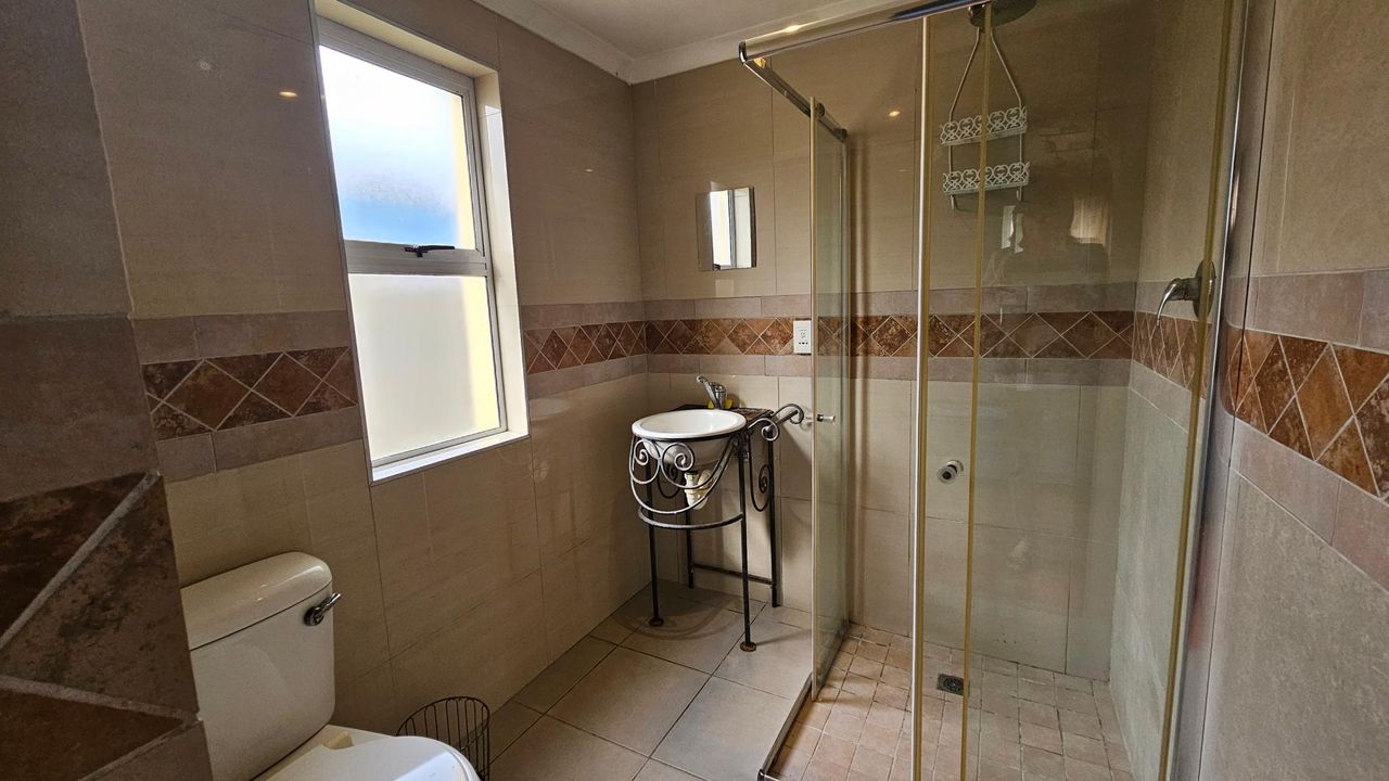 Photo 14 of 21