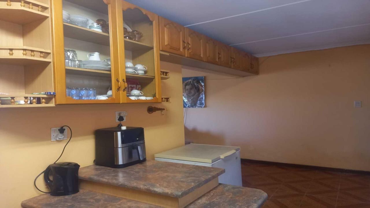 Photo 14 of 21