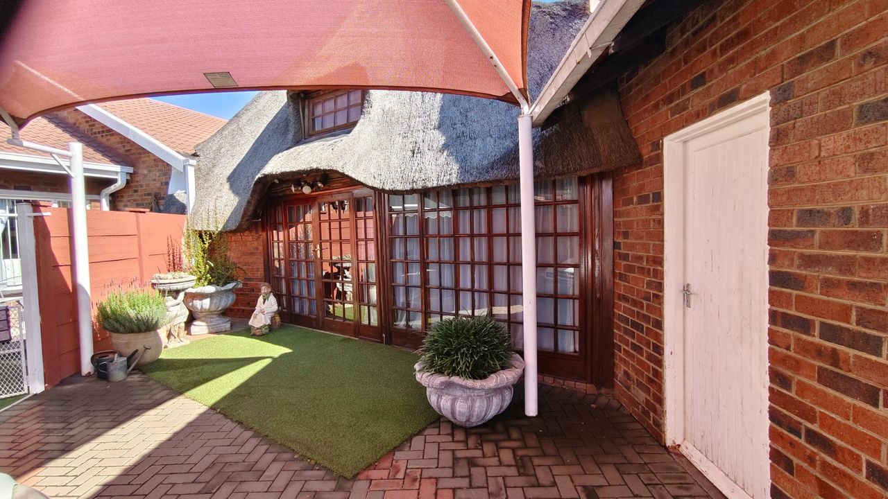 Photo of 6 Bedroom house for sale in Pellissier, Bloemfontein