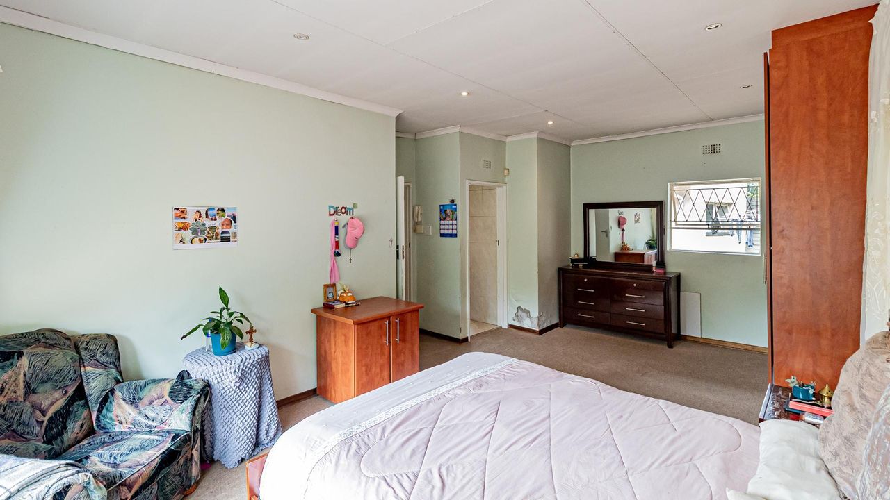 Photo 19 of 50