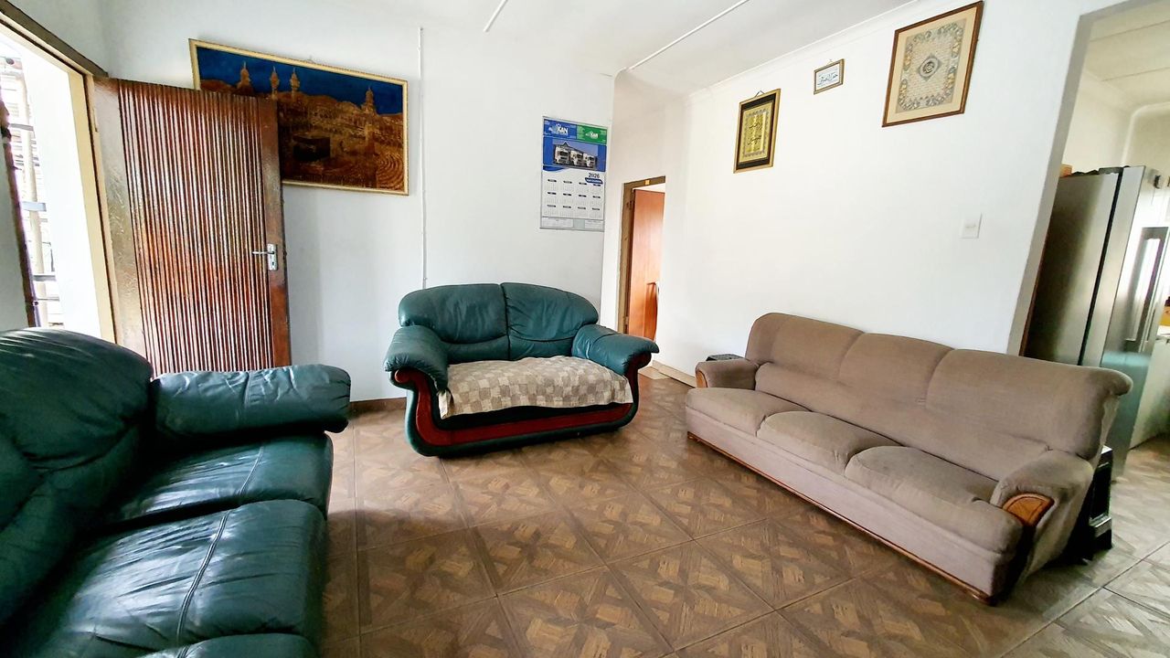 Photo 4 of 23