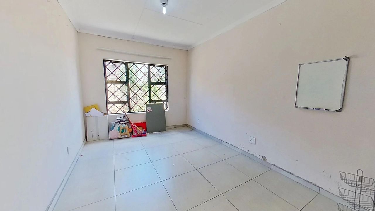 Photo 10 of 32