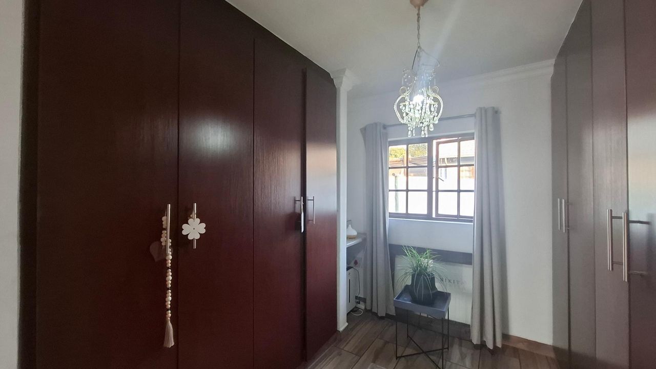 Photo of 4 Bedroom house for sale in Aerorand, Middelburg