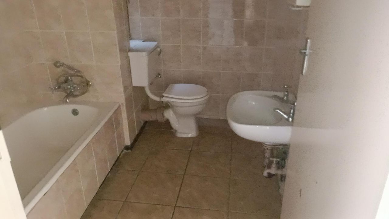 Photo 14 of 18
