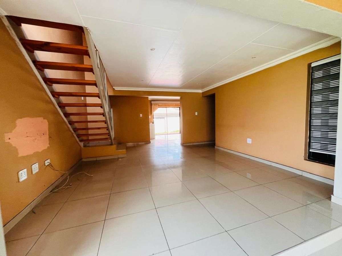 Photo of 4 Bedroom townhouse - freehold for sale in Ben Fleur, Witbank