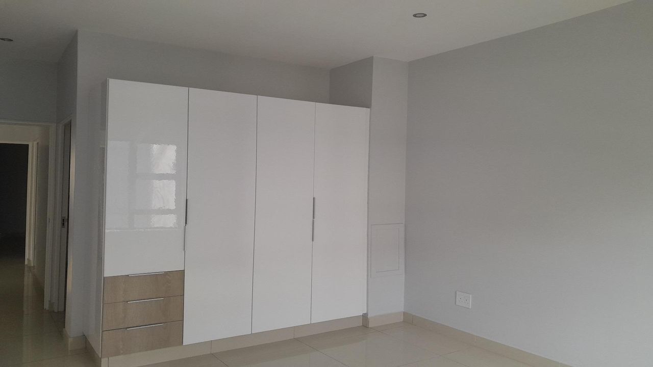Photo 17 of 28