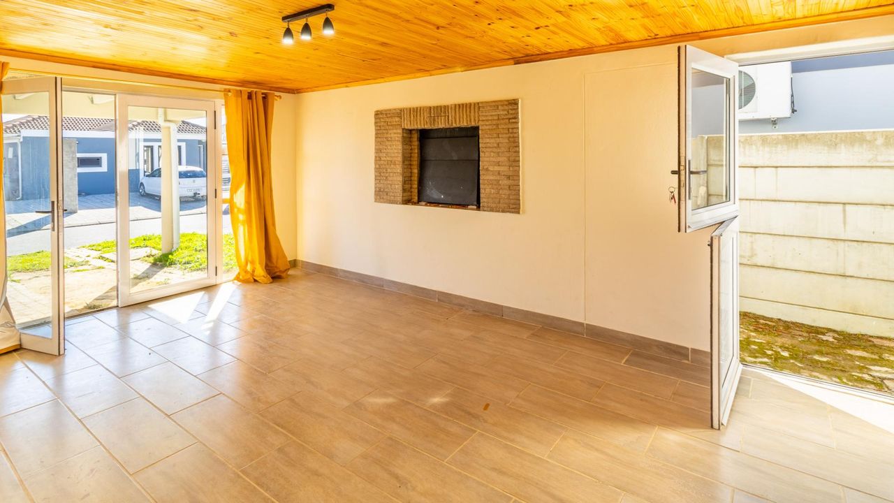 Photo 7 of 19