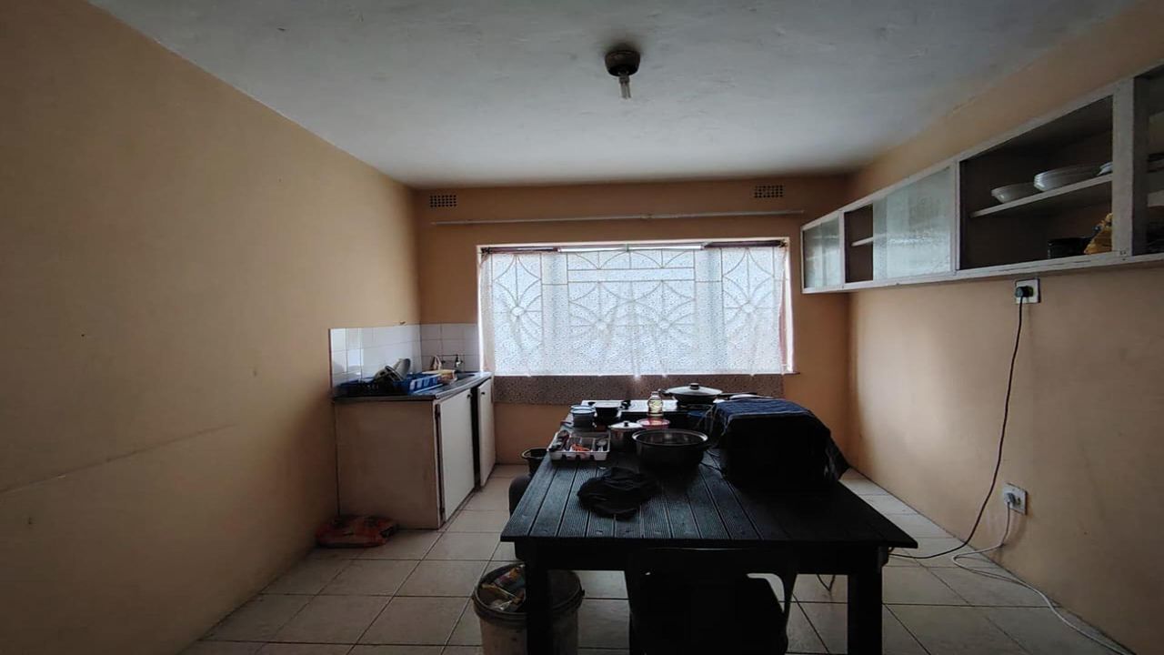 Photo 10 of 12