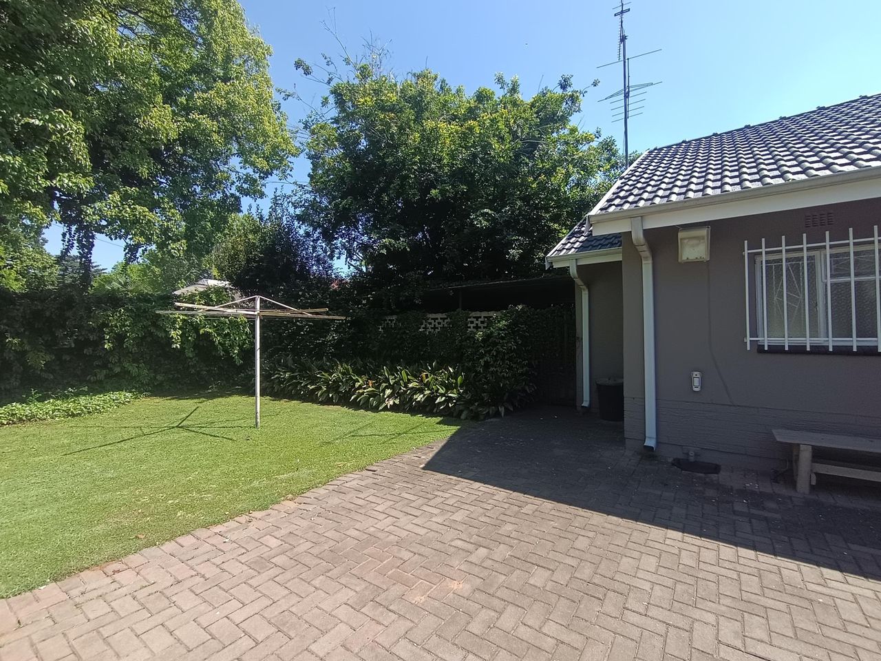 Photo 3 of 18