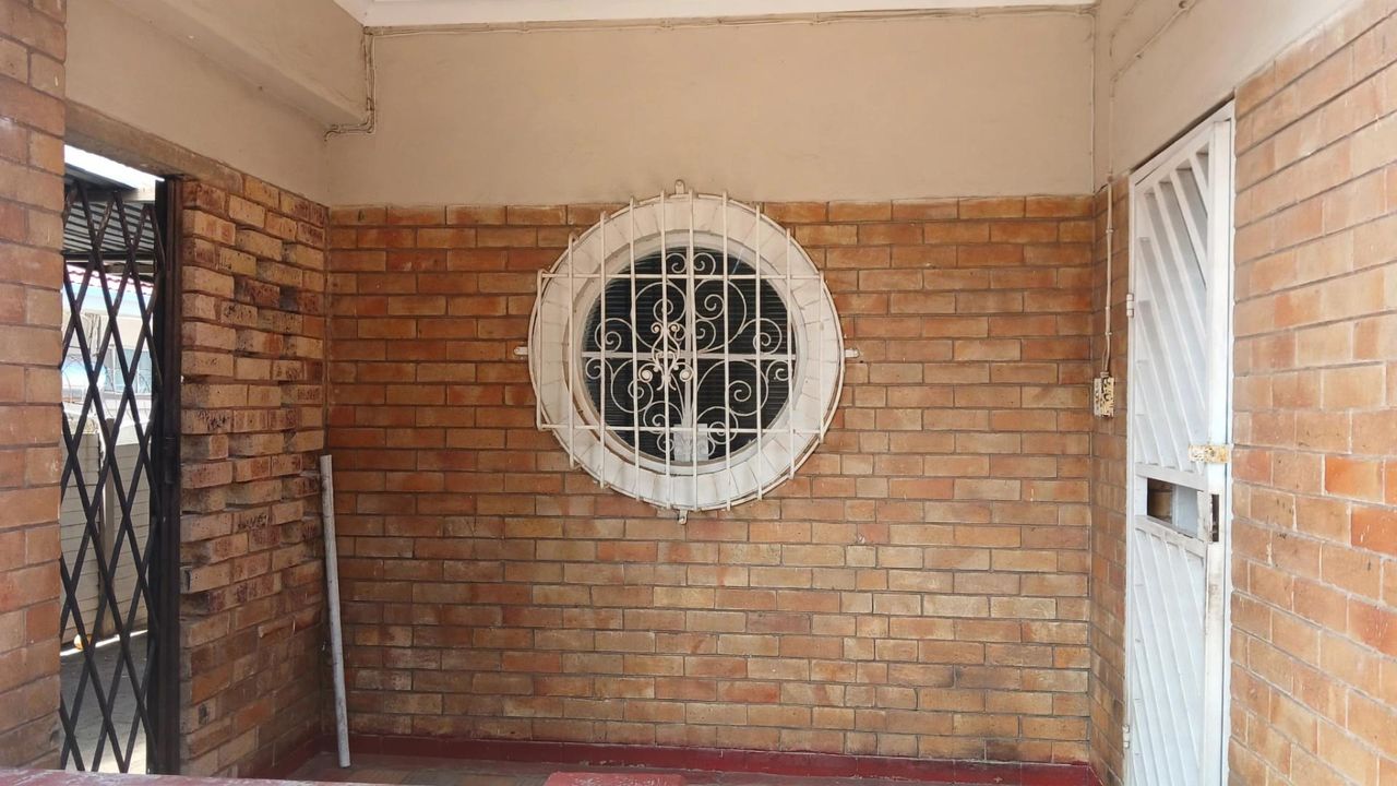 Photo 3 of 32