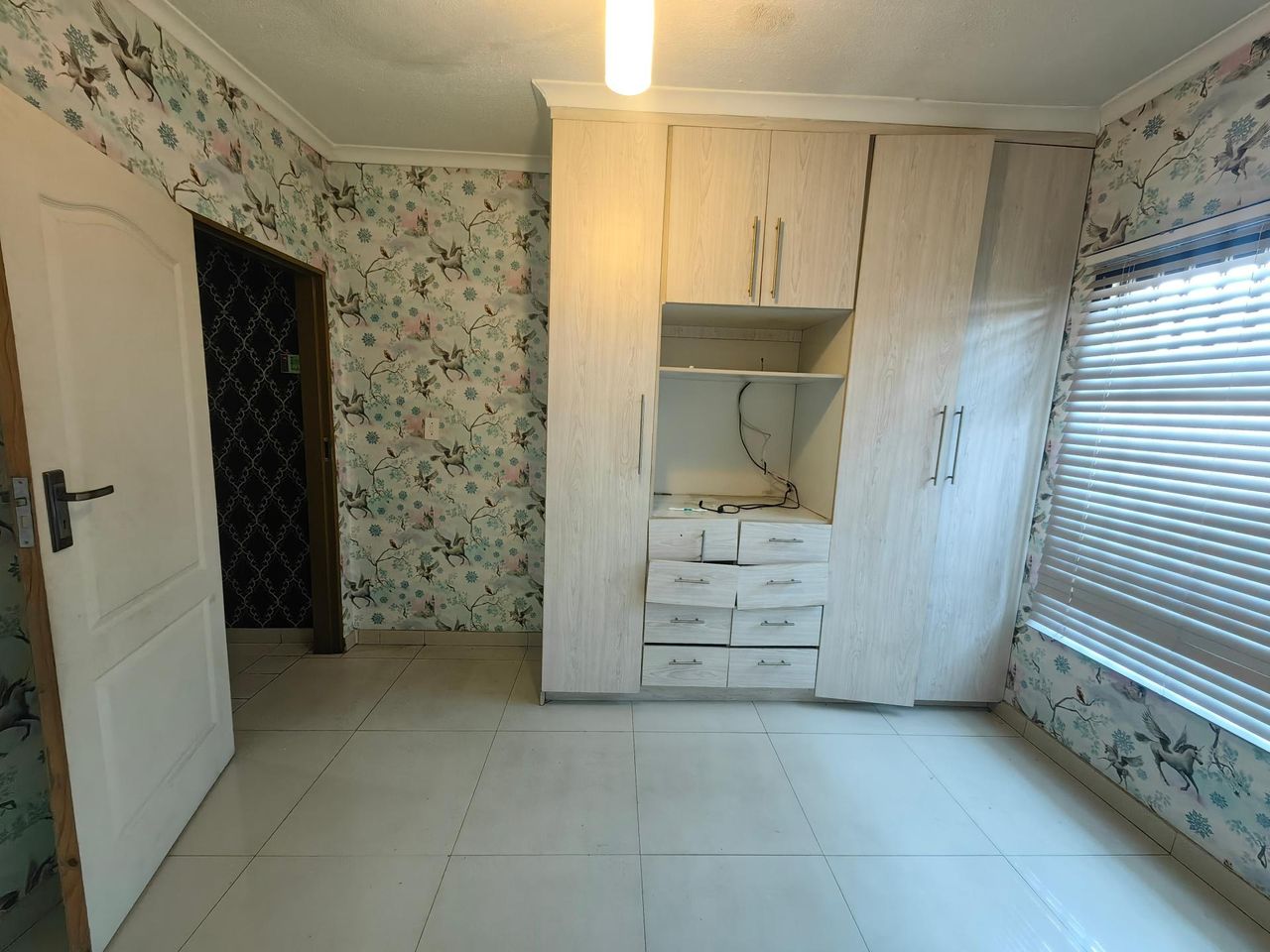 Photo 16 of 28