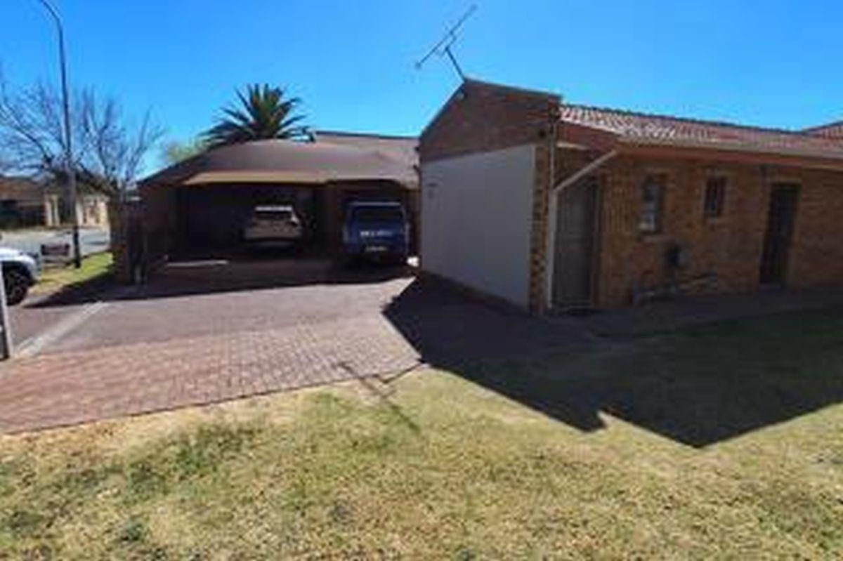 Photo 3 of 40